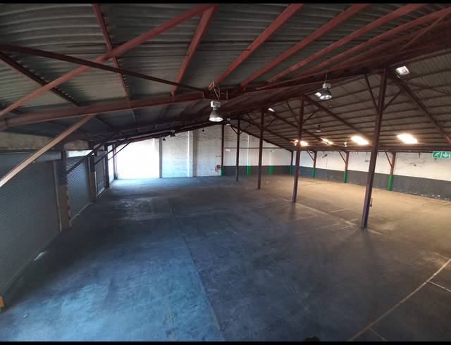 1,304M² WAREHOUSE FOR SALE IN WOODBROOK